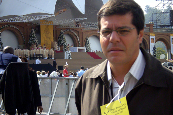 Ali kamel, 2007, 13-7 - Ali Kamel, diretor-executivo de jornalismo da TV Globo, em aparecida do Norte, durante a transmissão da missa campal do Papa Bento XVI