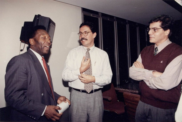 Ali Kamel e Pelé, 1996 - Ali Kamel, editor-chefe do jornal o Globo, com Pelé, ao lado do diretor de redação Merval Pereira